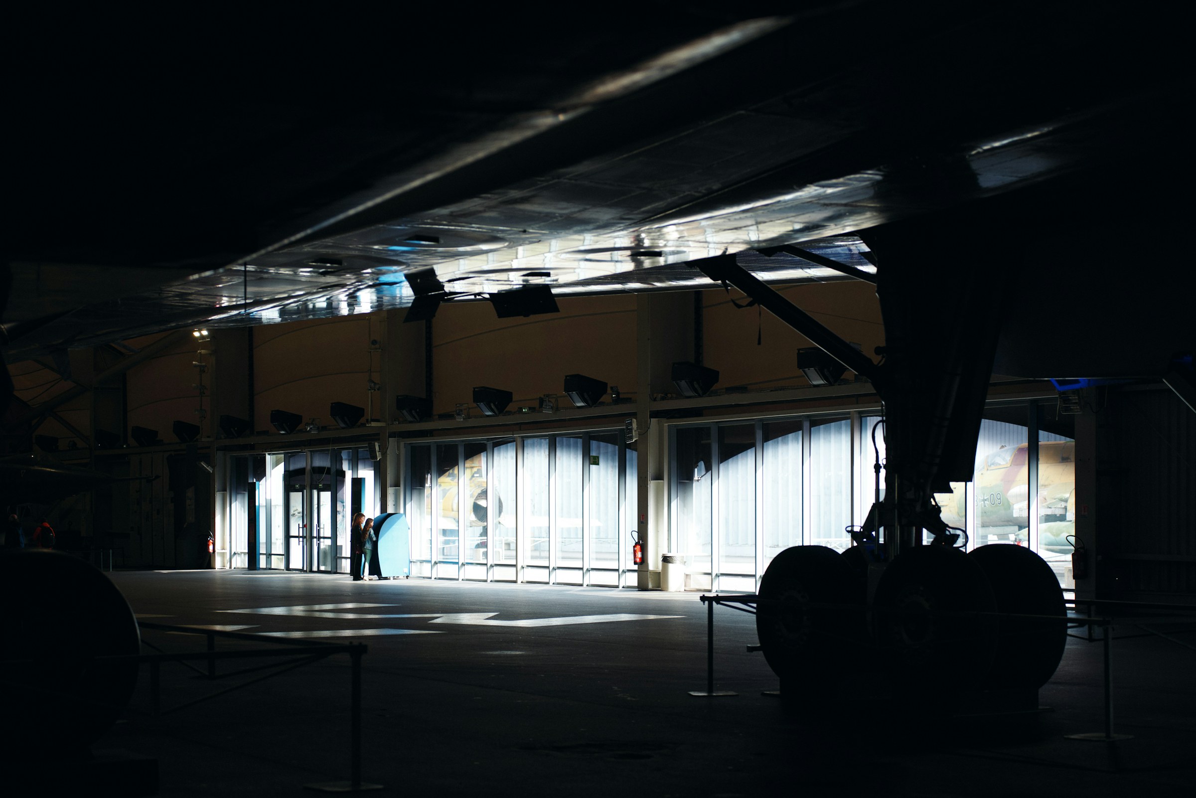 Aircraft landing gear in a hangar — autonomous inspection context